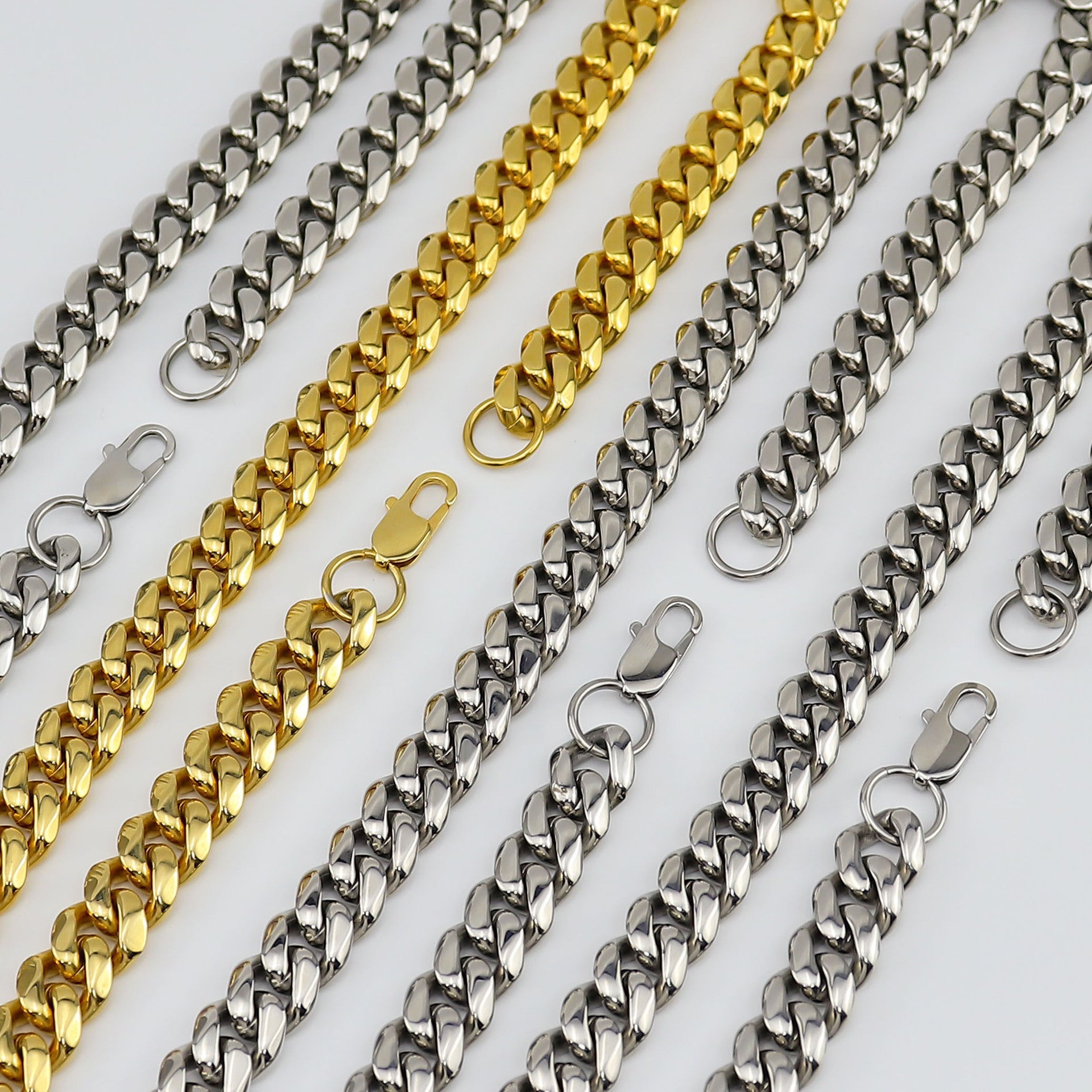 Luxury Stainless Steel Cuban Link Necklace – Polished Gold and Silver